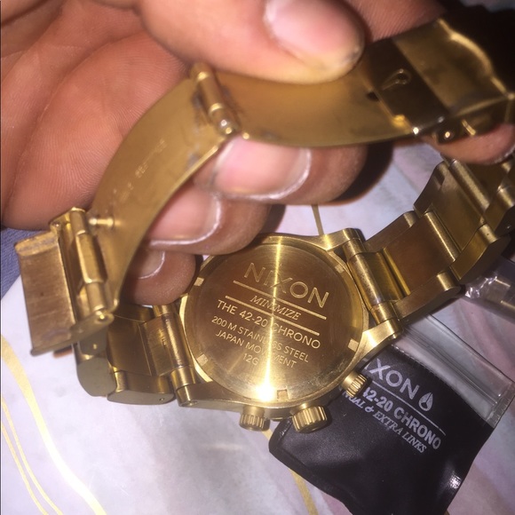 Nixon brand new 42-30 500$